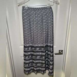 Elegant Black and White Patterned Skirt